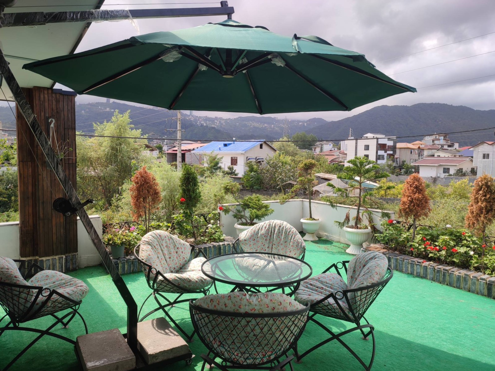 تراس (روفگاردن) تراس (روفگاردن)