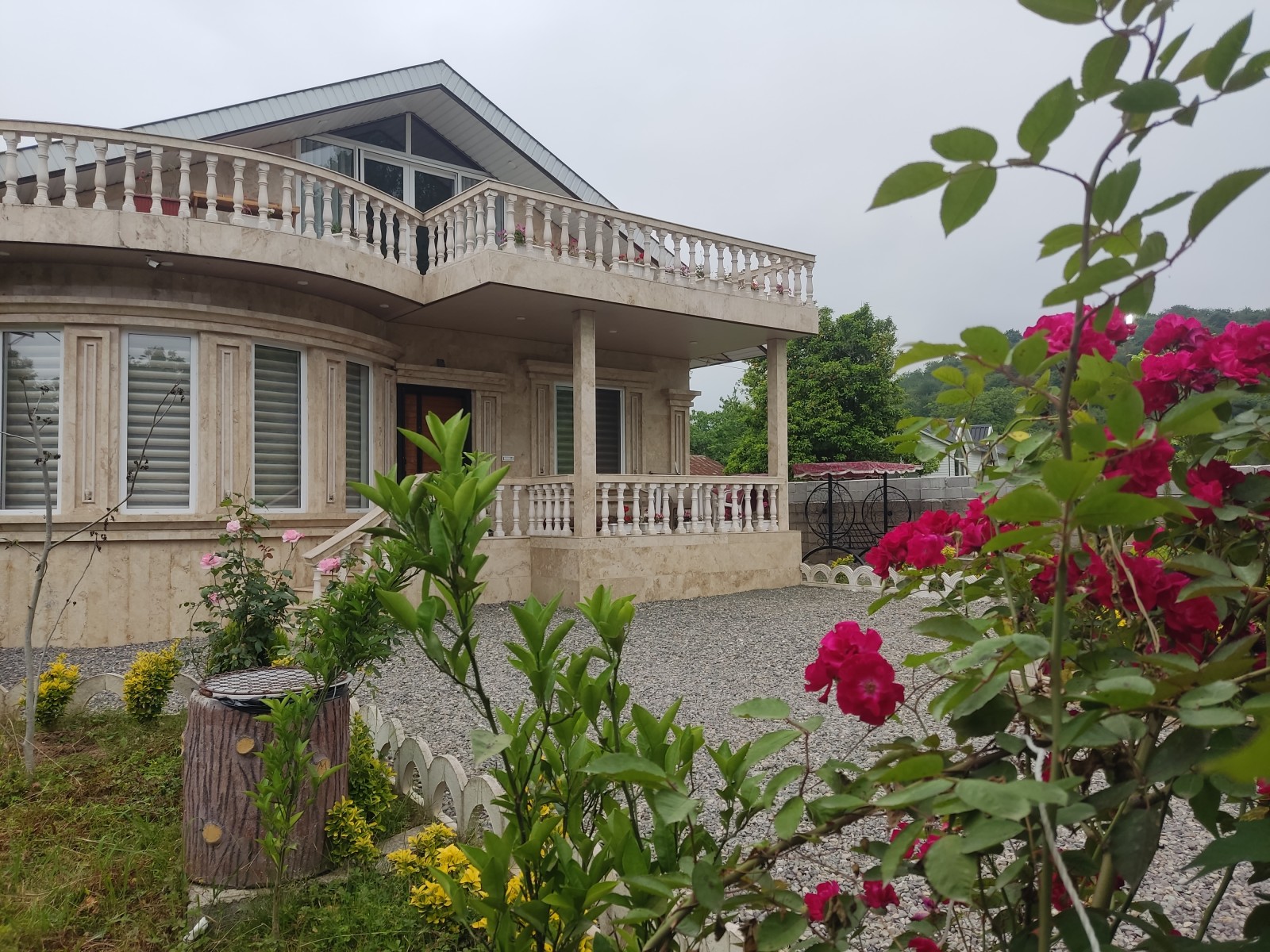 نمای اصلی ویلا نمای اصلی ویلا