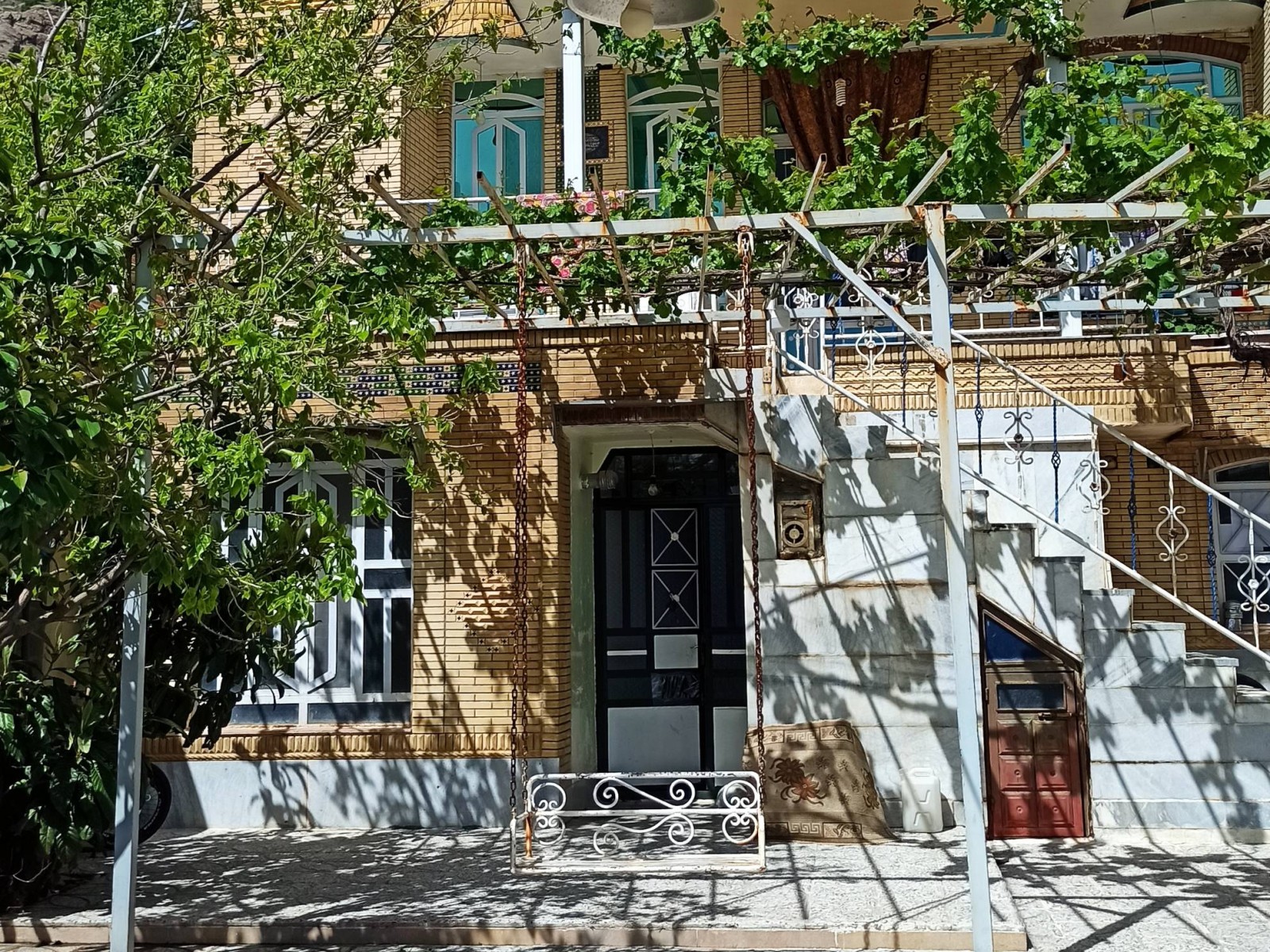 نمای بیرونی ساختمان