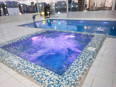 ویلای زرین دارای استخر سرپوشیده آبگرم و جکوزی