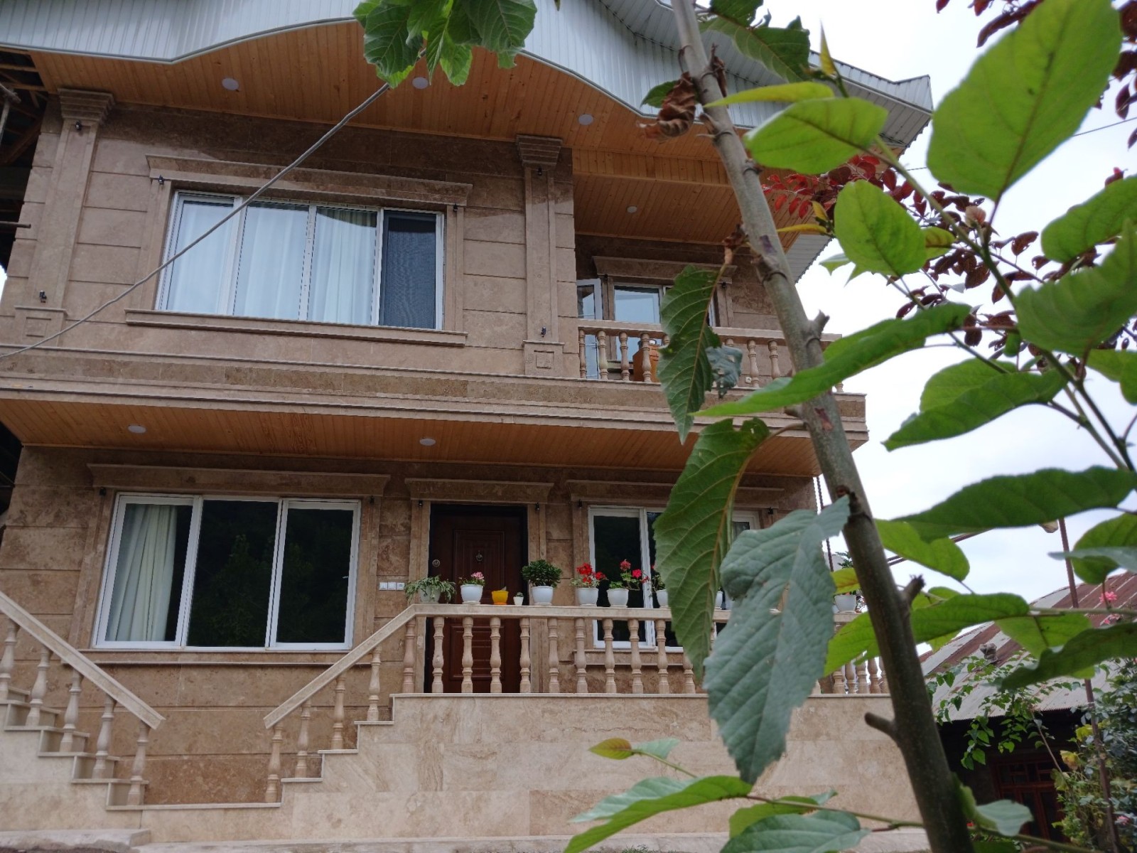 نمای بیرونی ساختمان