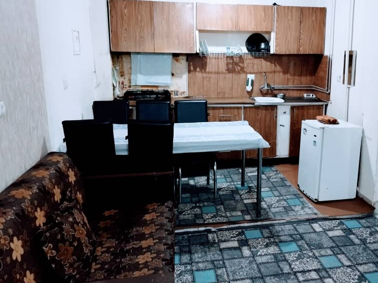 دارای میز ناهارخوری