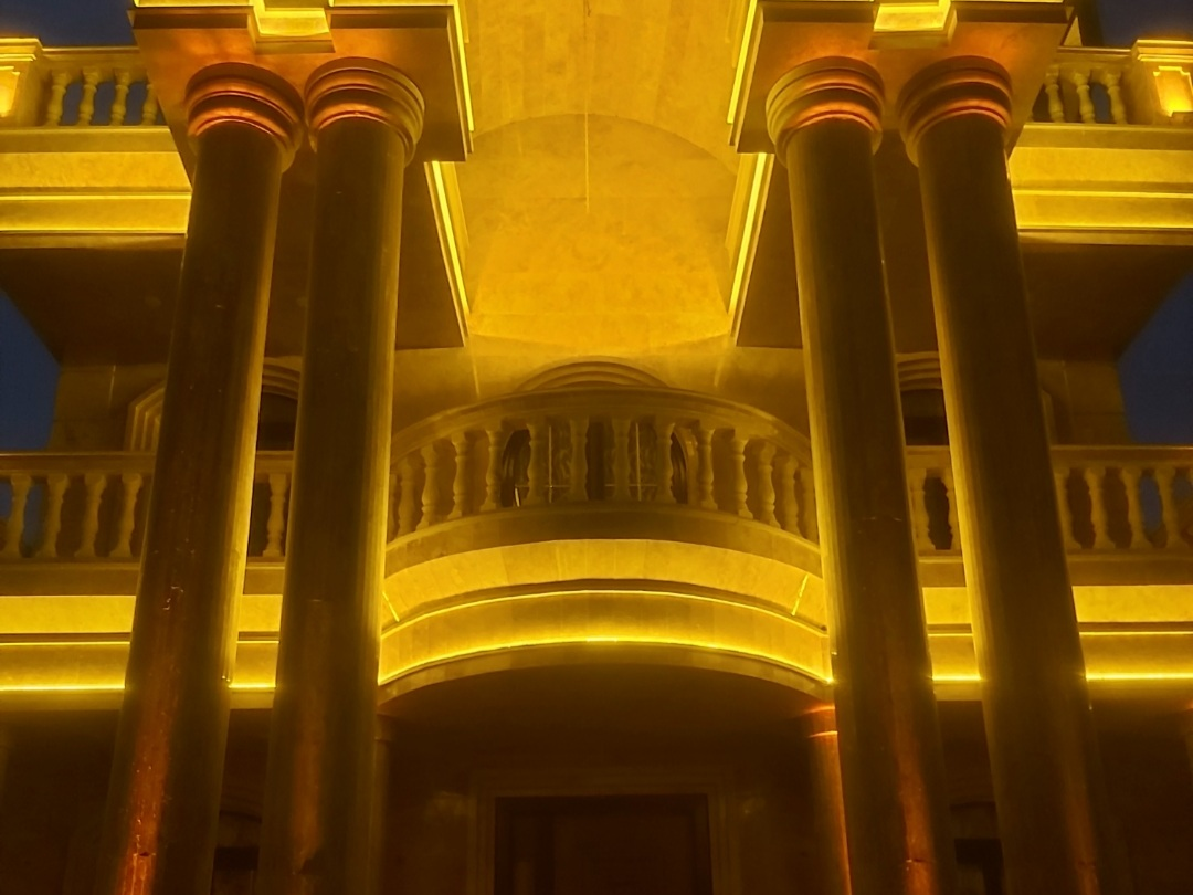 نمای بیرونی ساختمان