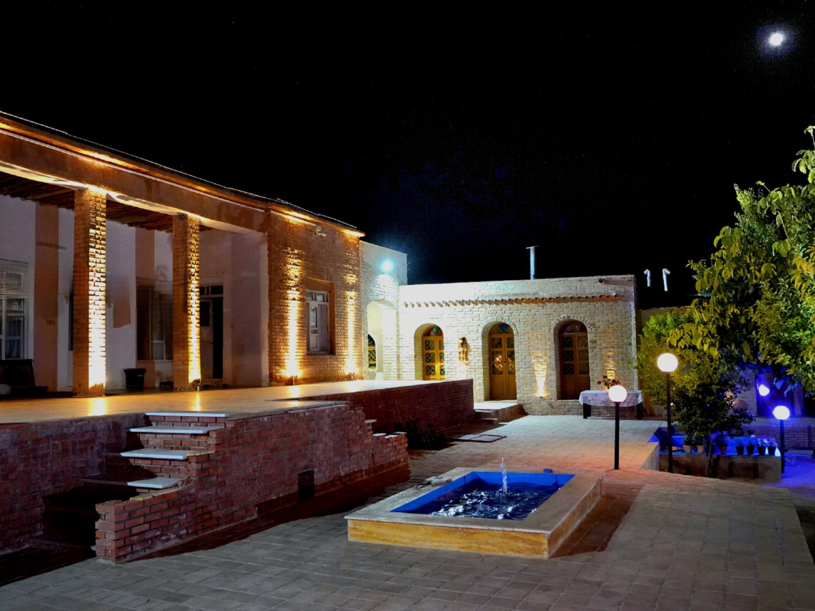 نمای بیرونی ساختمان