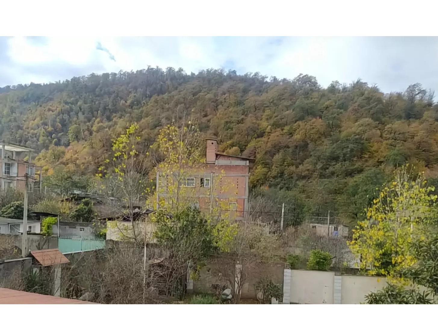 منظره اطراف درفصل پاییز