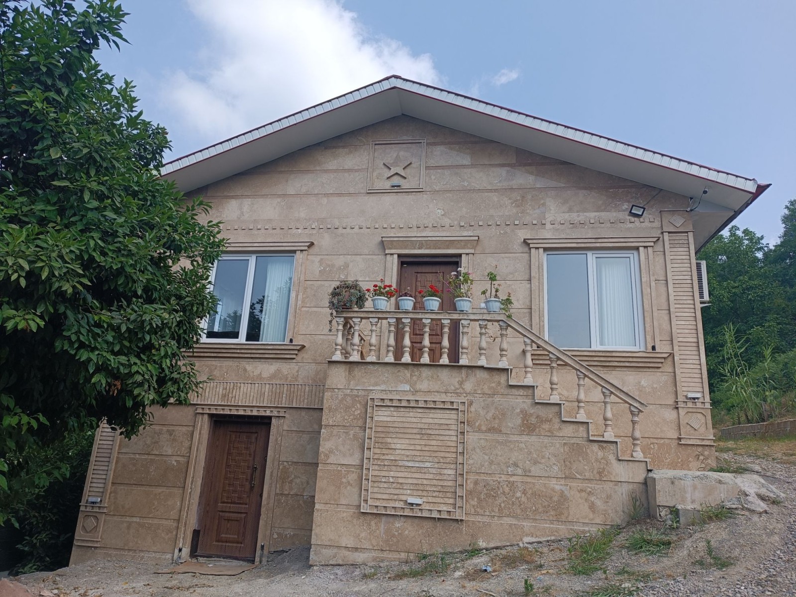 نمای بیرونی ساختمان
