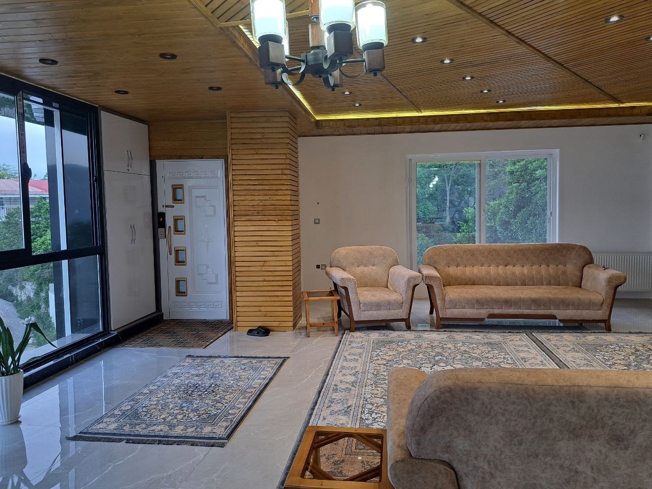 اتاق پذیرایی طبقه دوم اتاق پذیرایی طبقه دوم