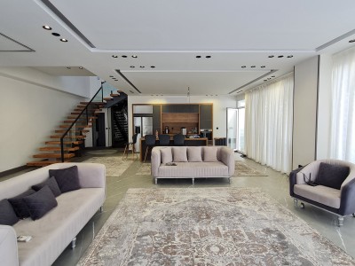 ویلای سه خوابه دارای استخر چهارفصل و جکوزی