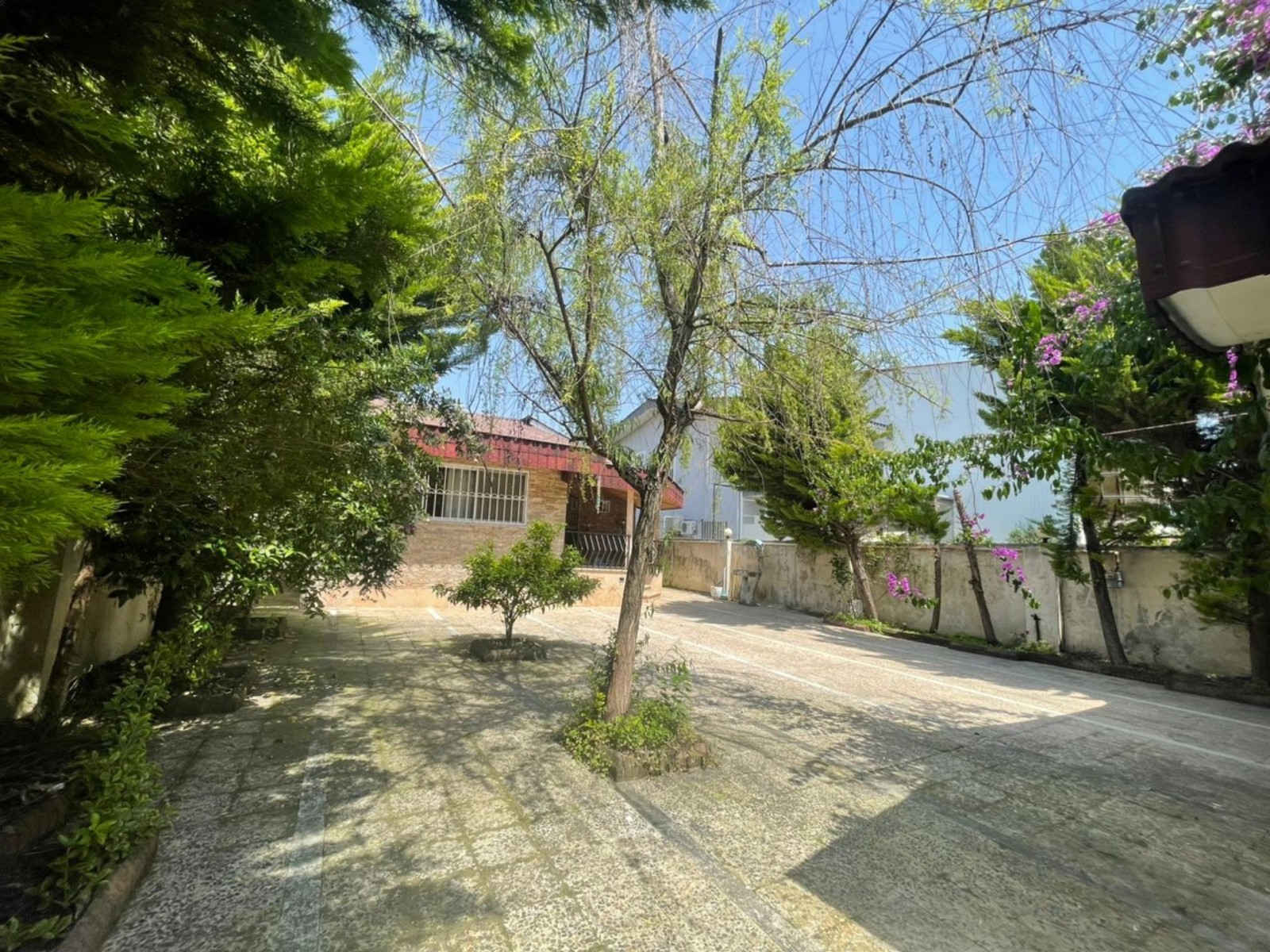نمای بیرونی ساختمان