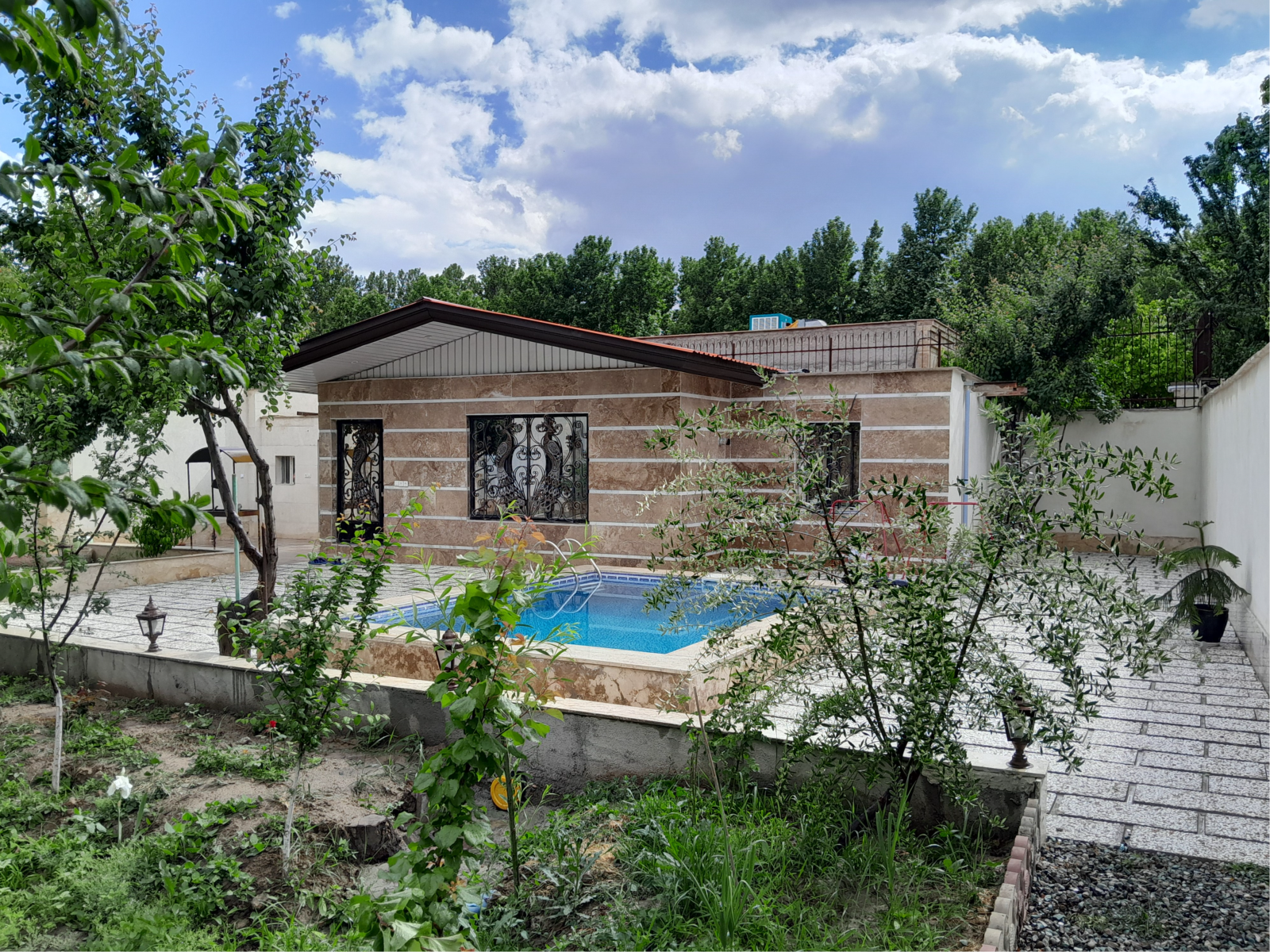 نمای بیرونی ساختمان
