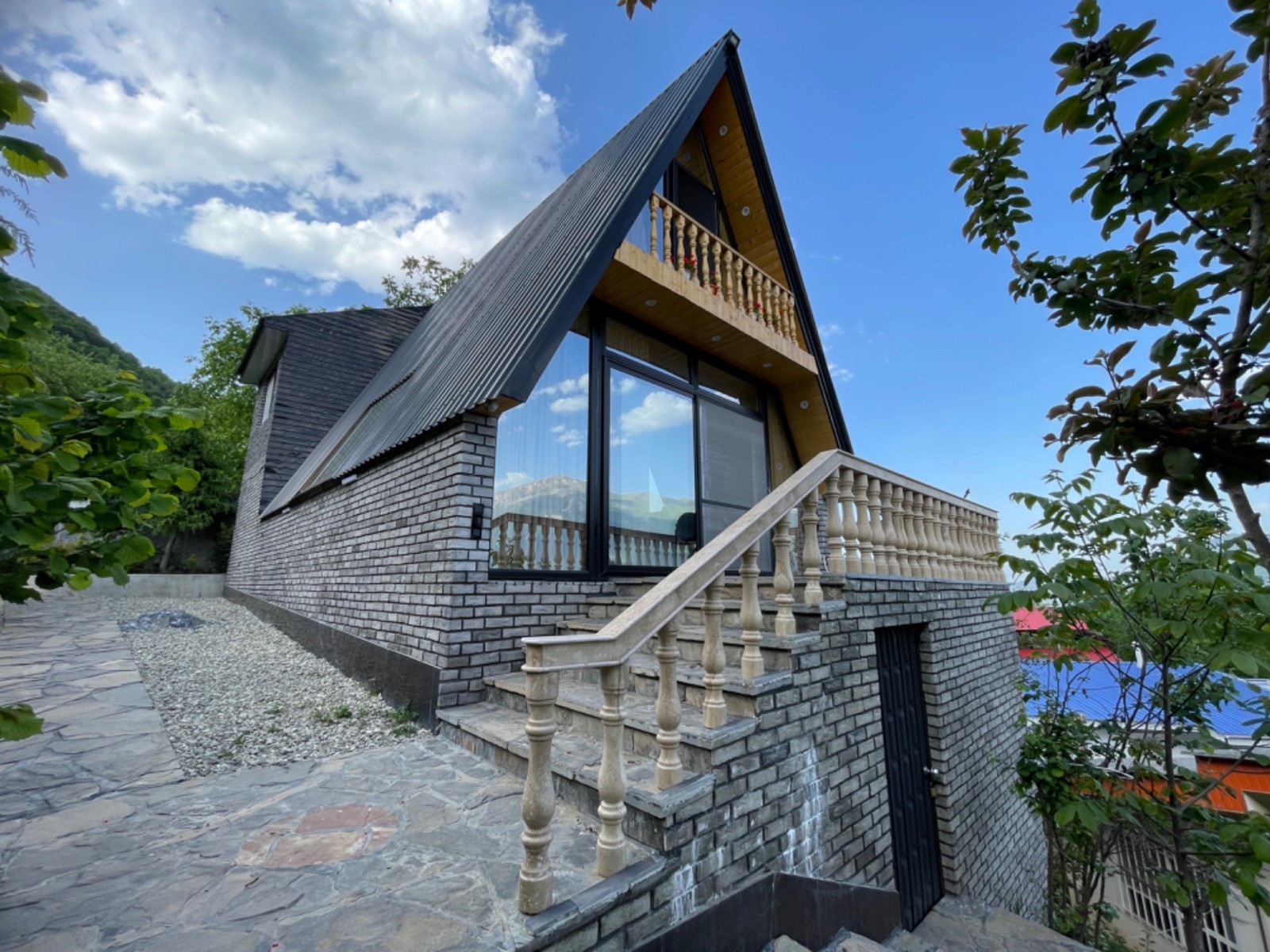 نمای بیرونی ساختمان