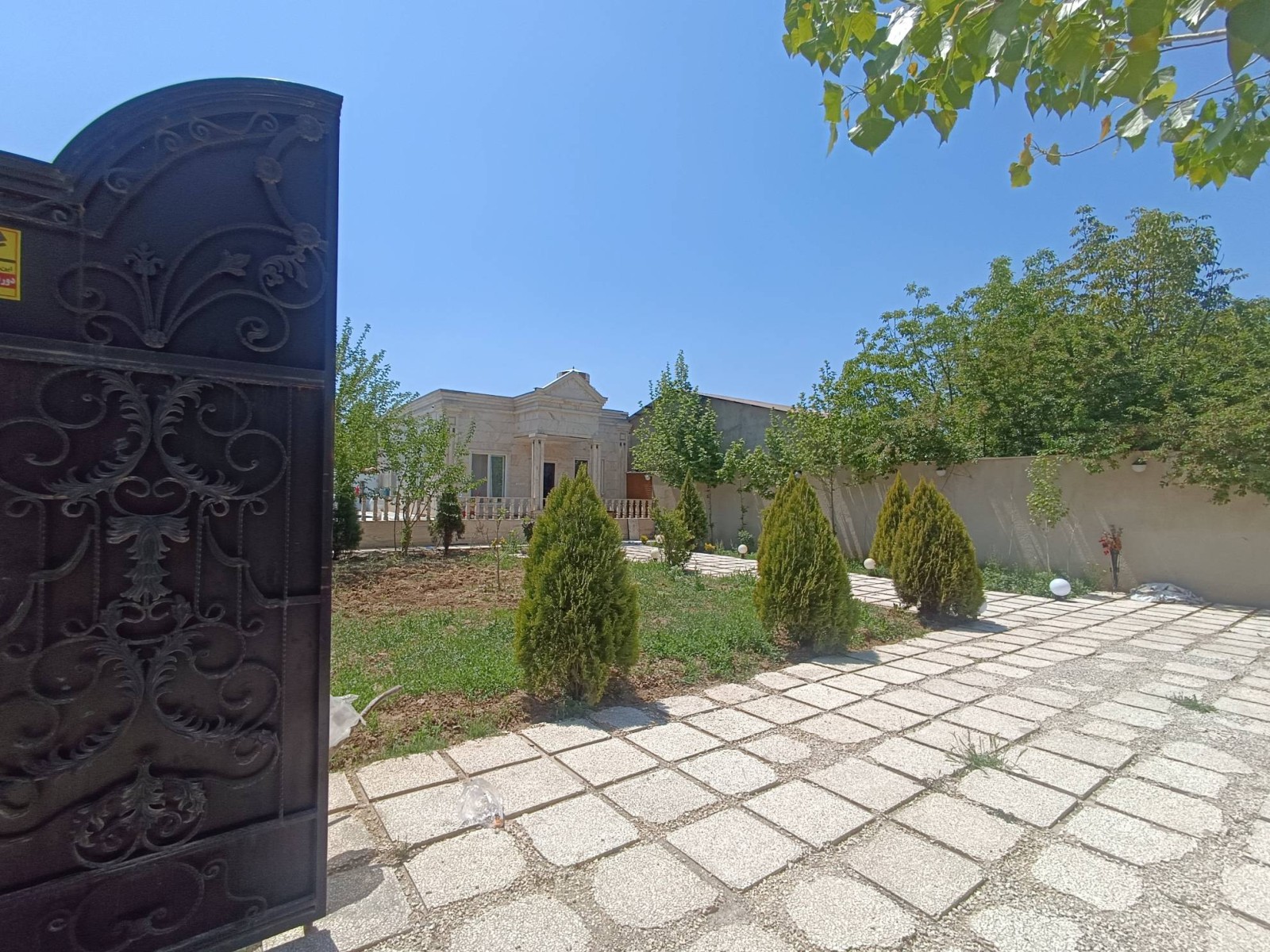 نمای بیرونی ساختمان نمای بیرونی ساختمان