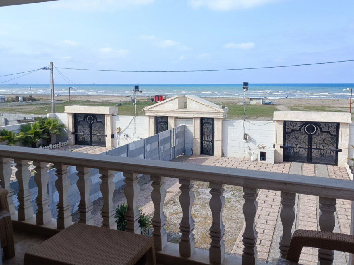 تراس رو به دریا