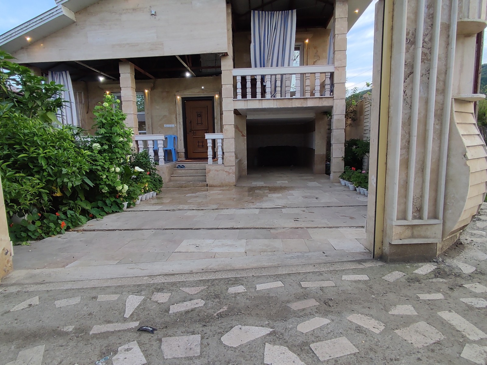 نمای بیرونی ساختمان