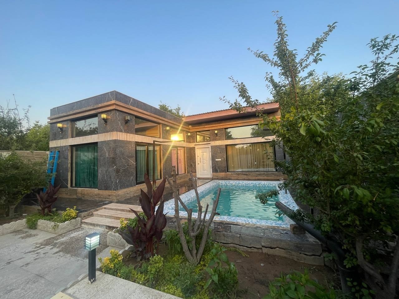 نمای بیرونی ساختمان نمای بیرونی ساختمان