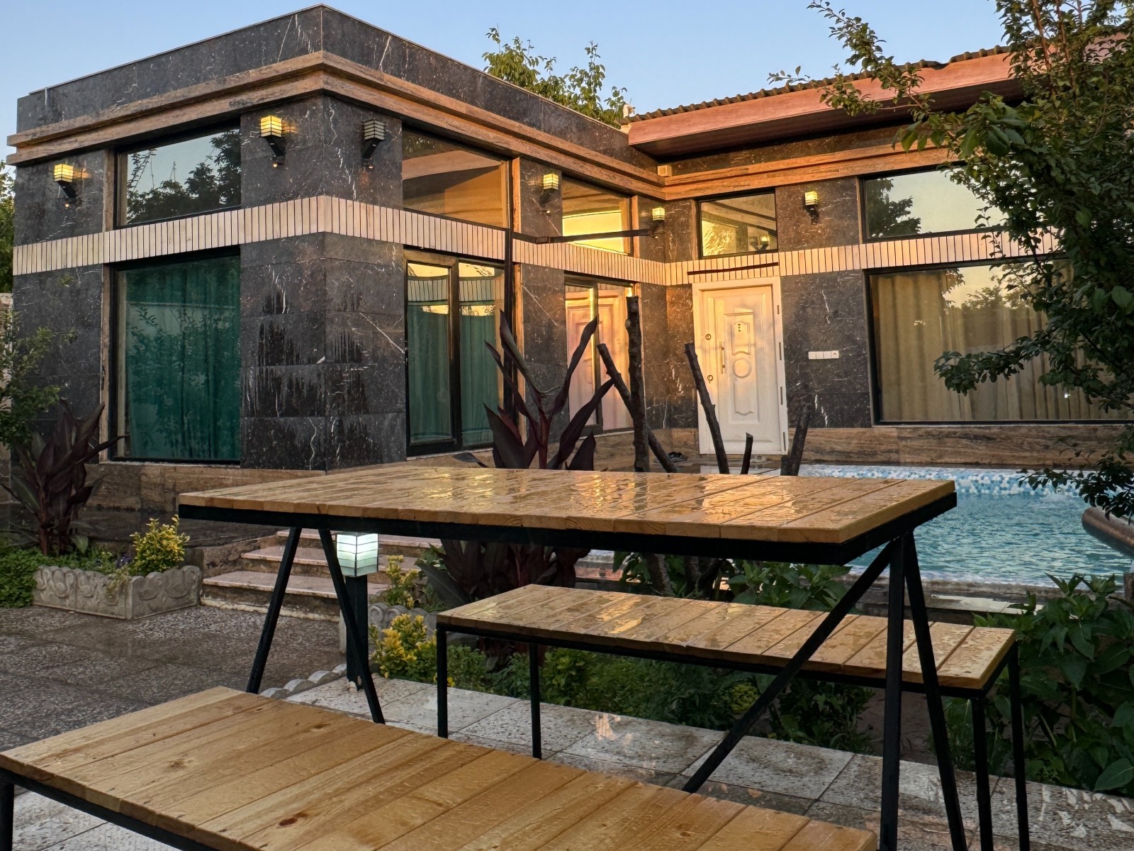 نمای بیرونی ساختمان نمای بیرونی ساختمان