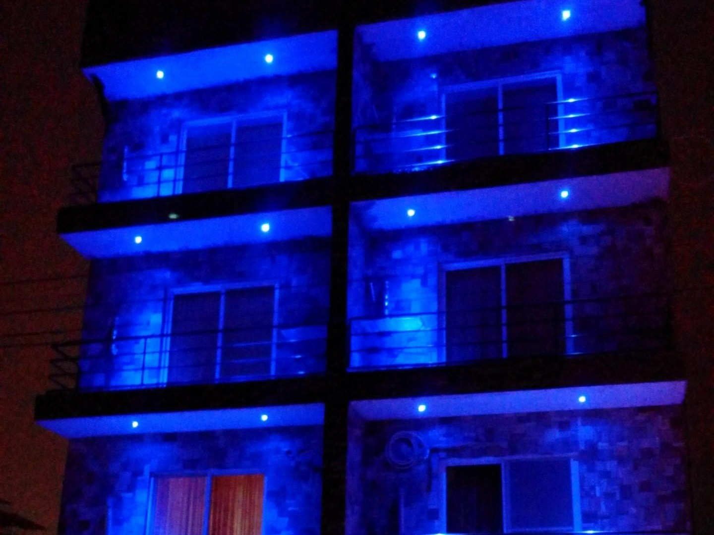 نمای بیرونی ساختمان