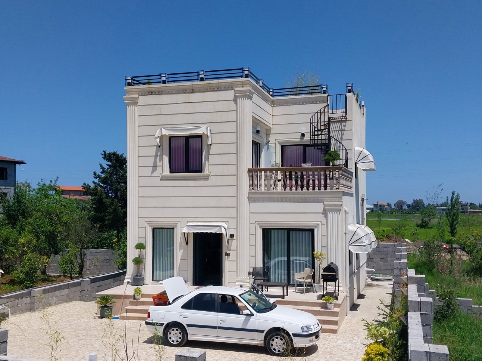 نمای بیرونی ساختمان