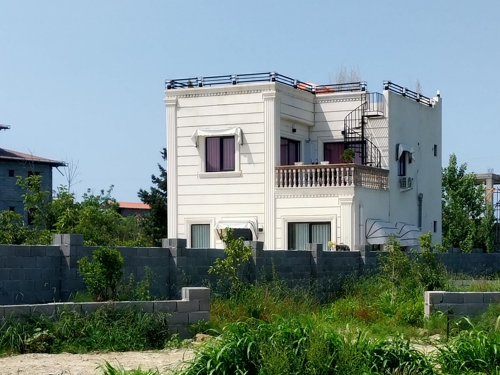 نمای بیرونی ساختمان