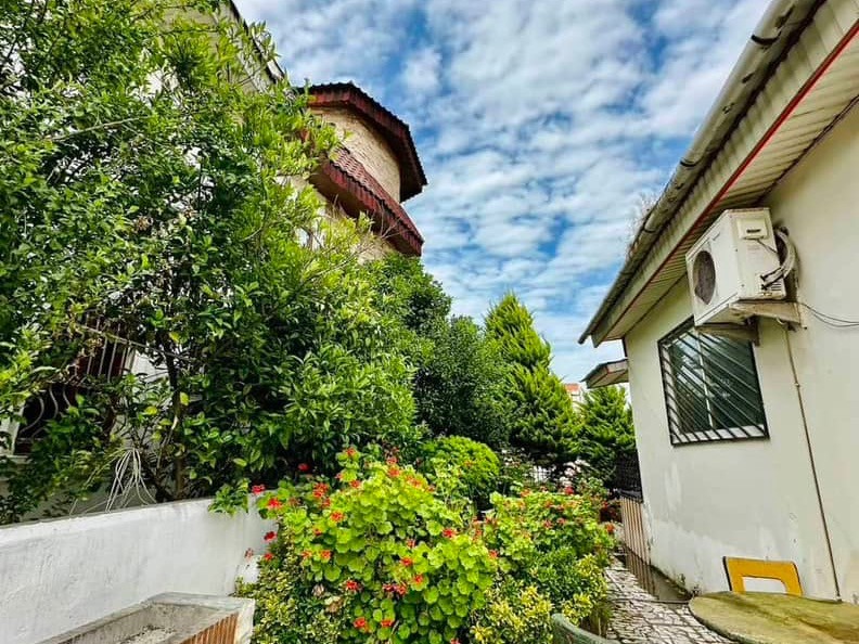 نمای بیرونی ساختمان