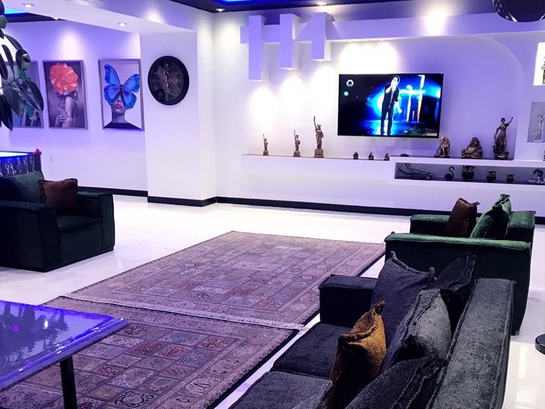 پذیرایی طبقه اول