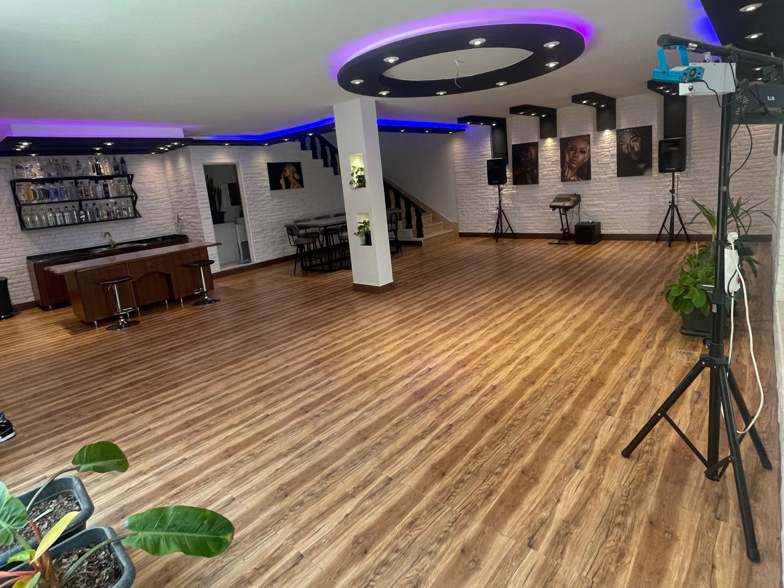 پذیرایی طبقه اهمکف