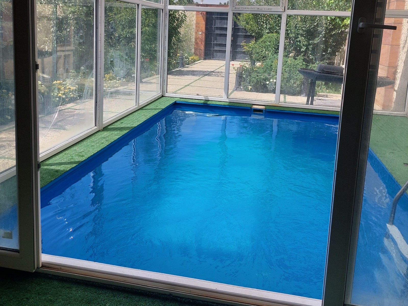 نمای بیرونی ساختمان نمای بیرونی ساختمان