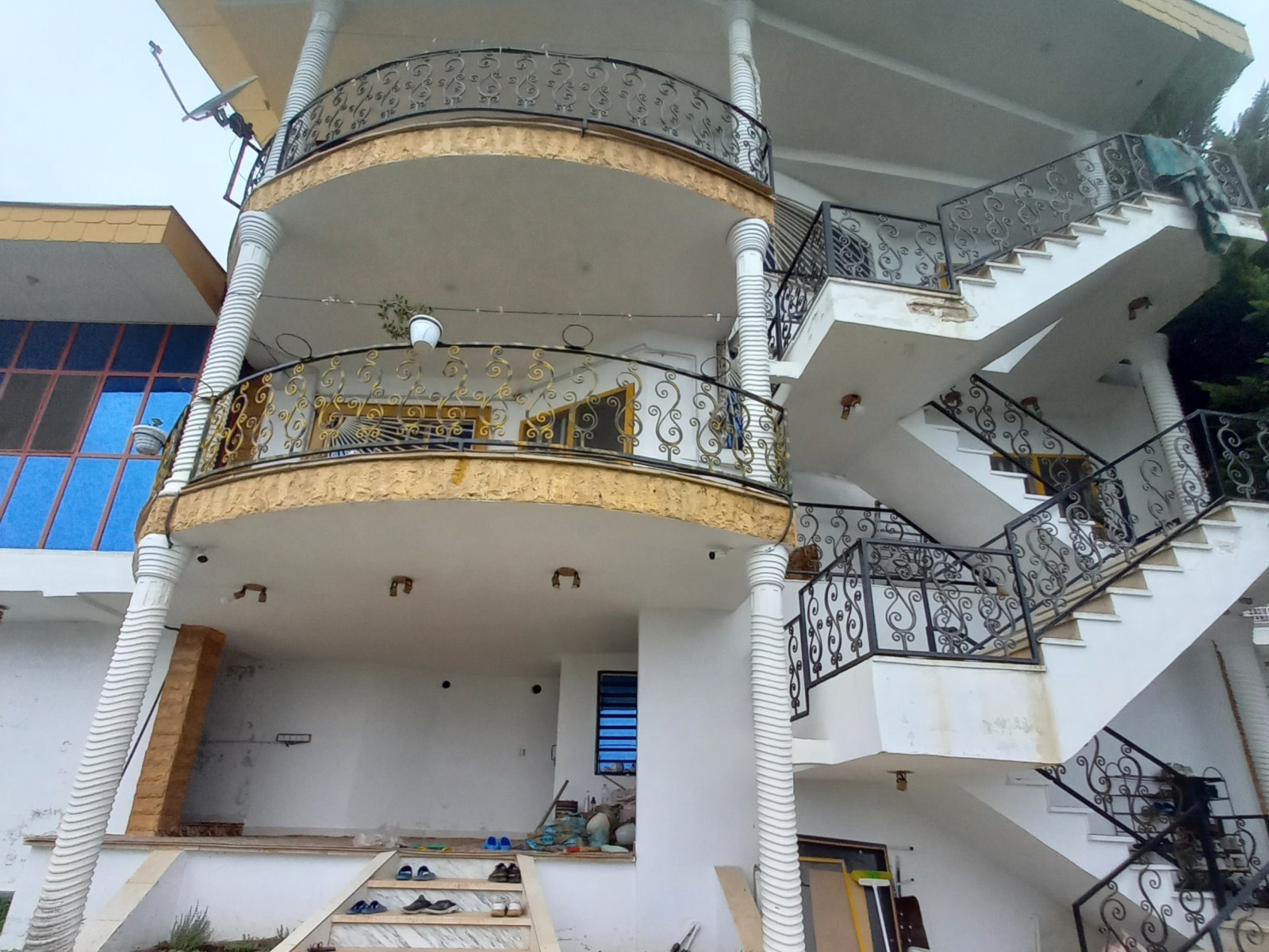 نمای بیرونی ساختمان نمای بیرونی ساختمان