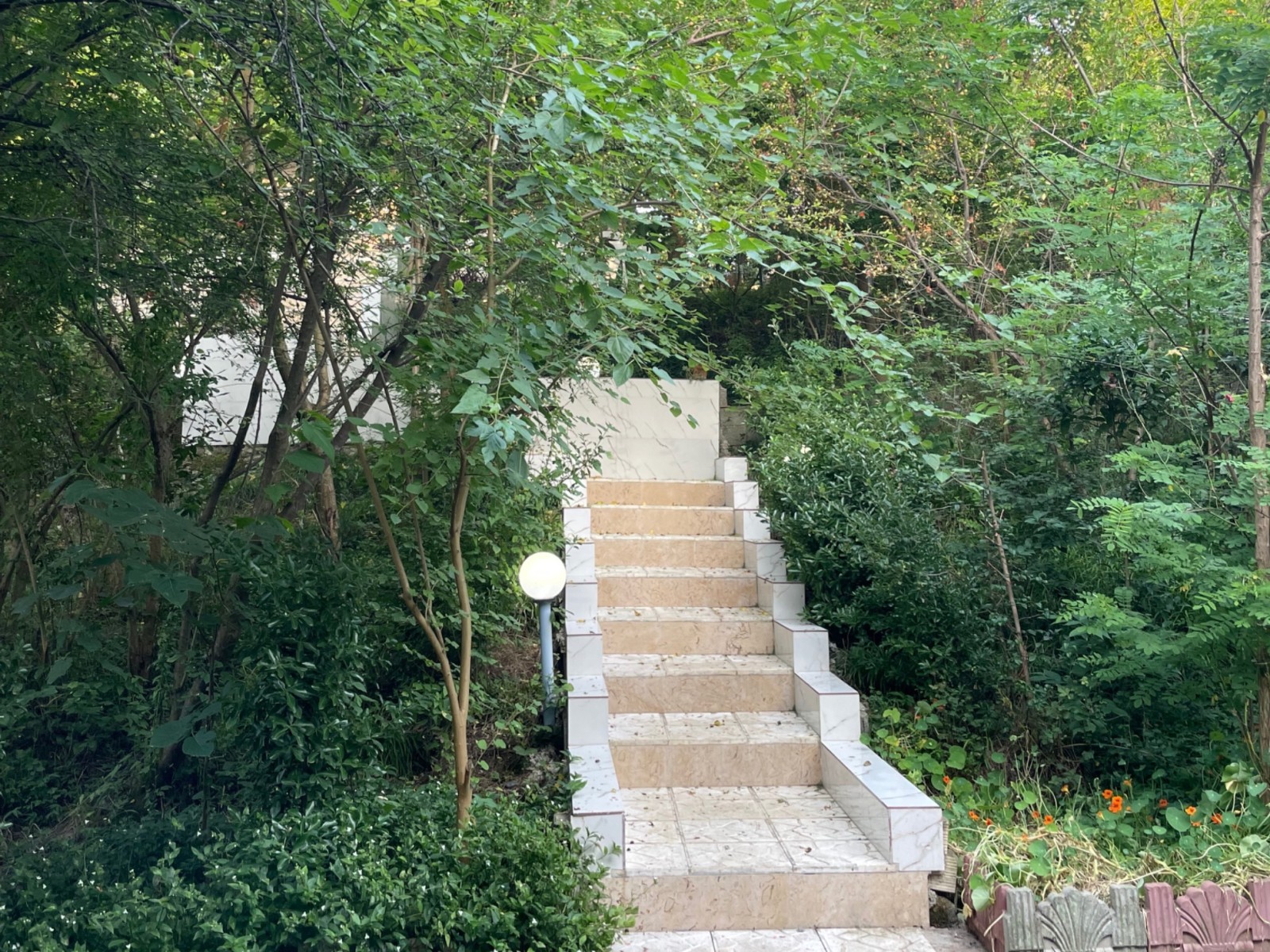 نمای بیرونی ساختمان