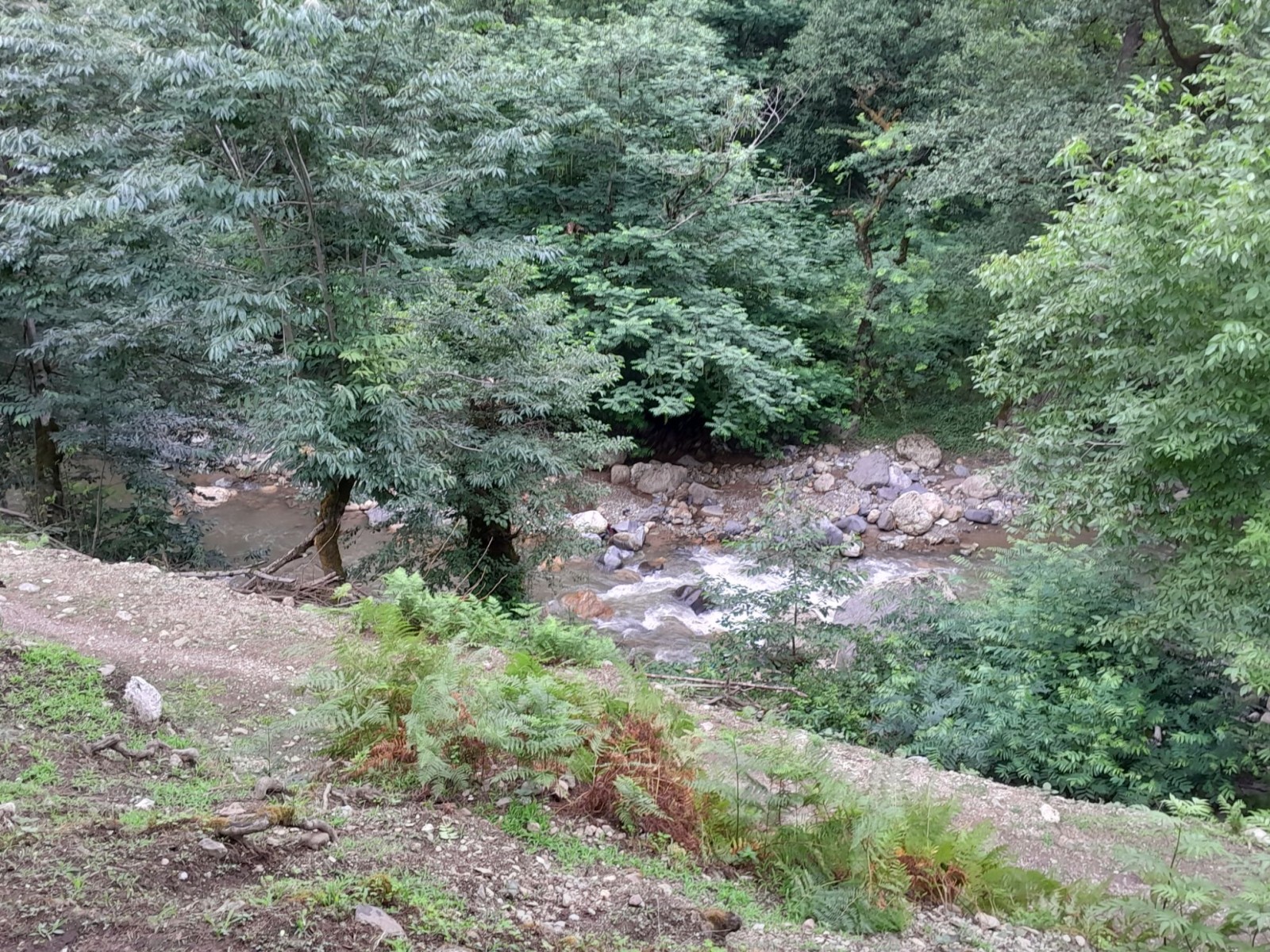 نمای خانه رو به رود خانه