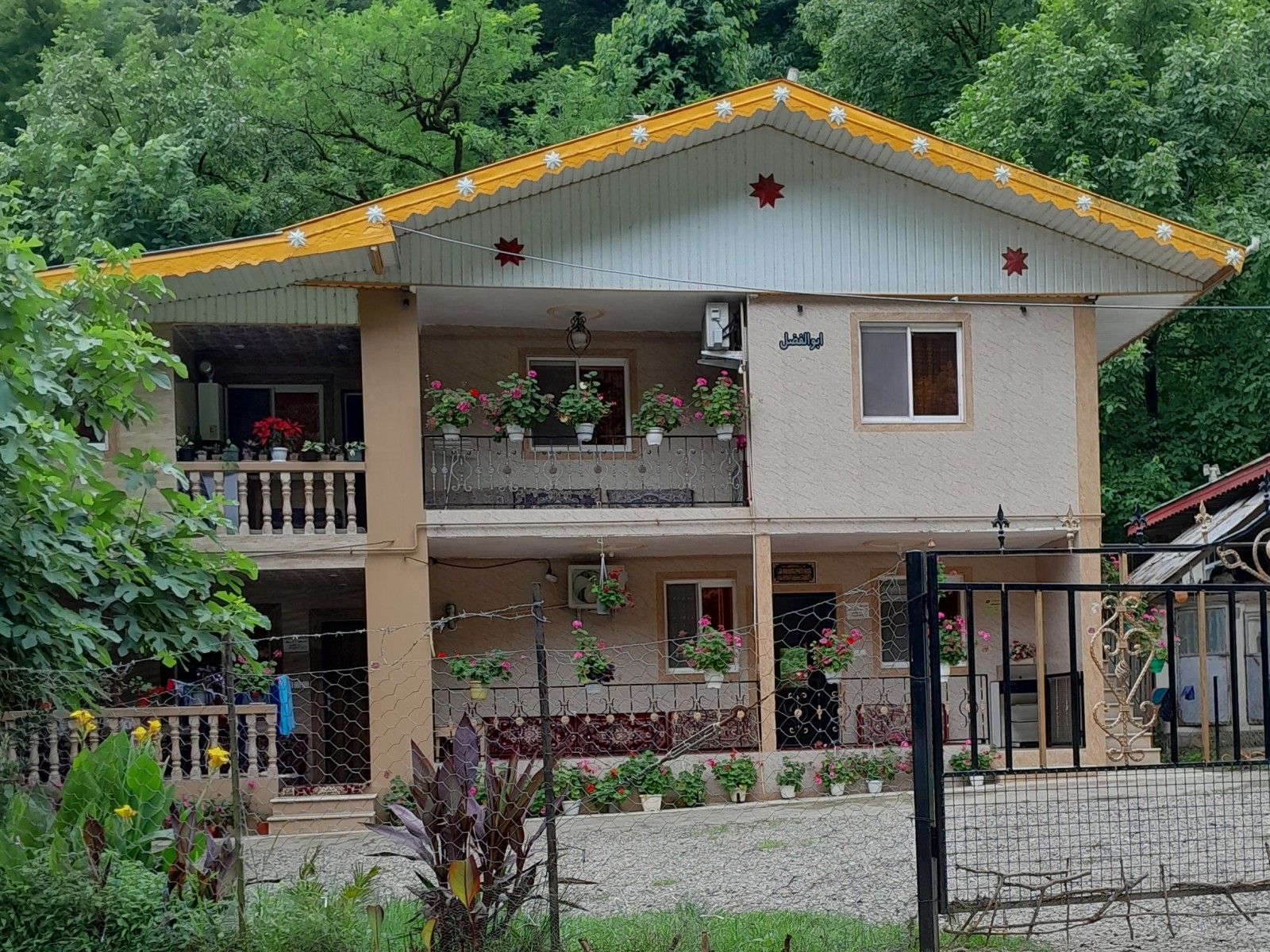 نمای بیرونی ساختمان