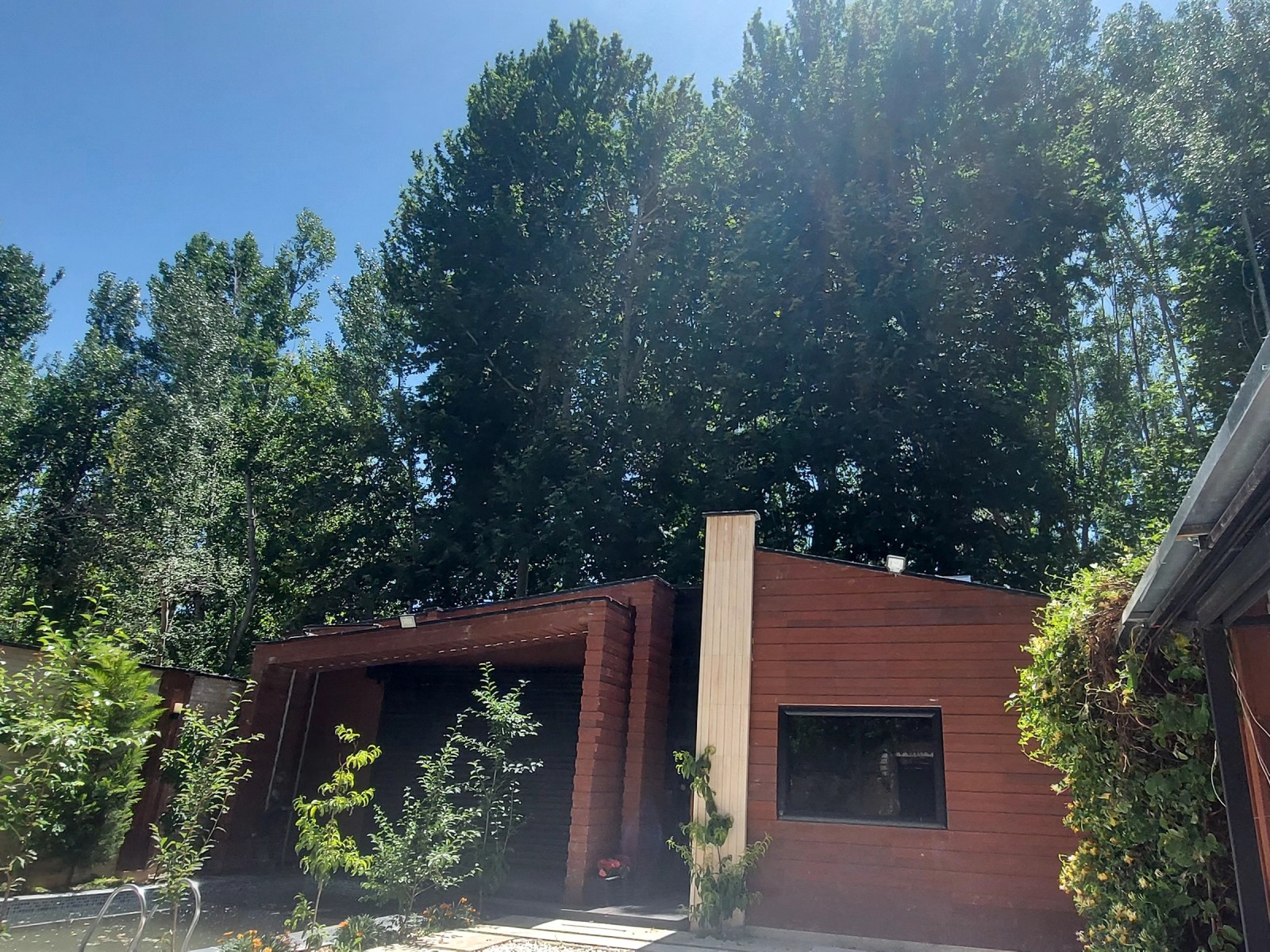 نمای بیرونی ساختمان