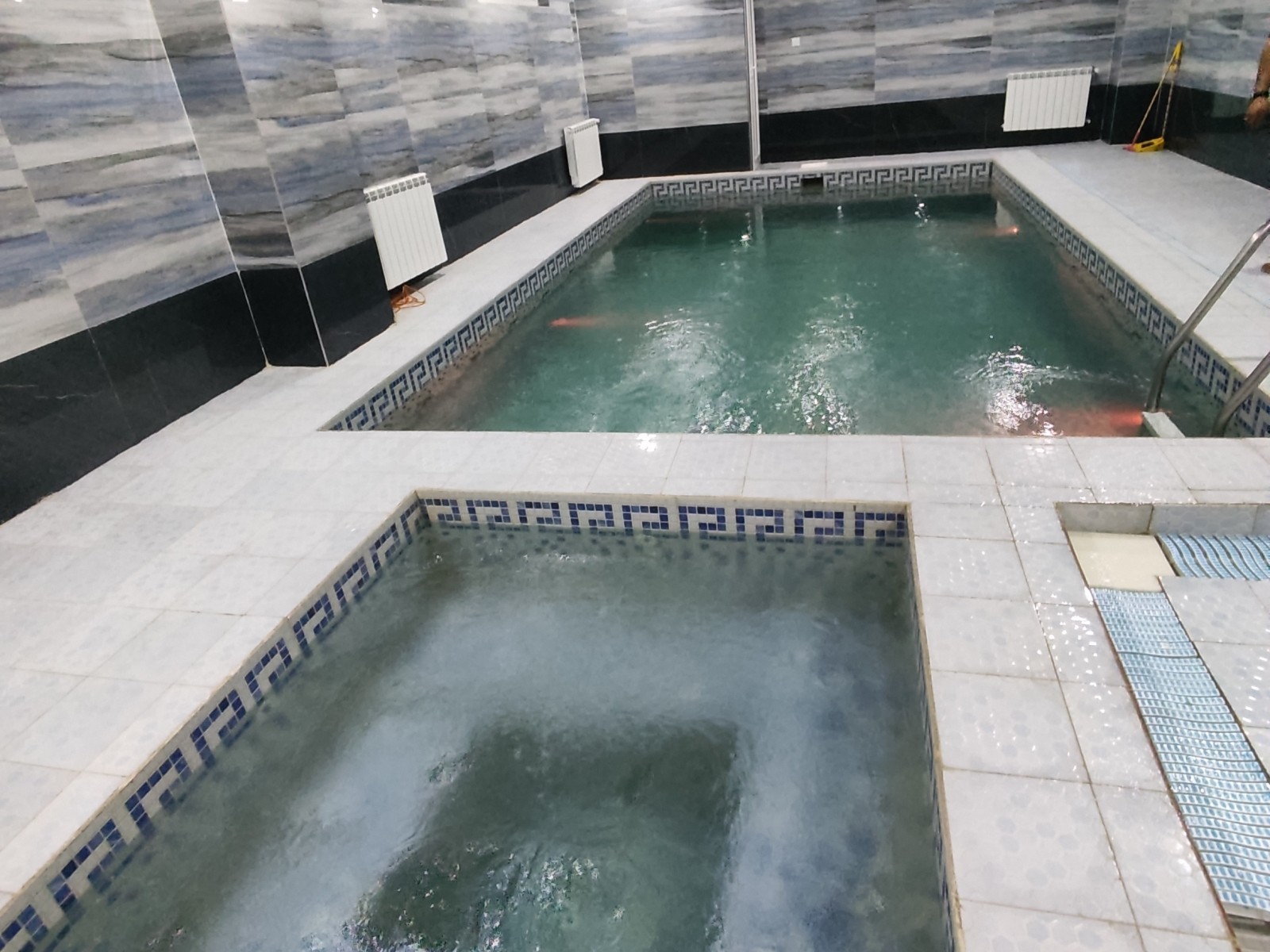 استخر و جکوزی 8نفره