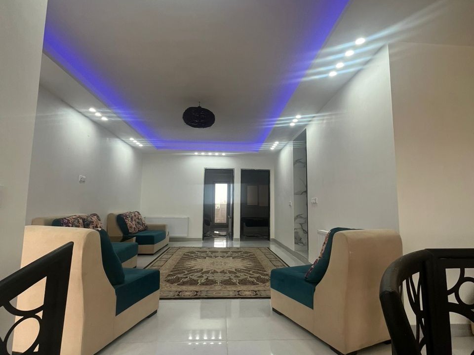 اتاق پذیرایی طبقه بالا