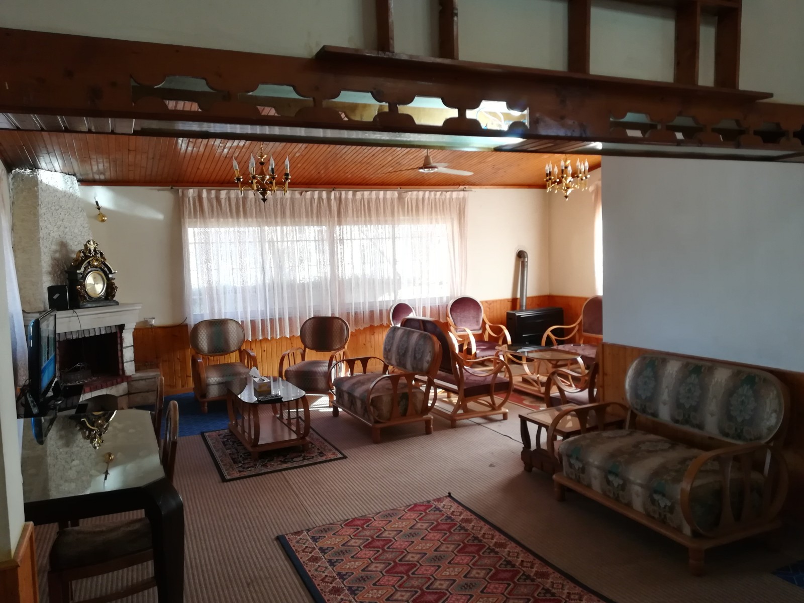 اتاق پذیرایی طبقه همکف