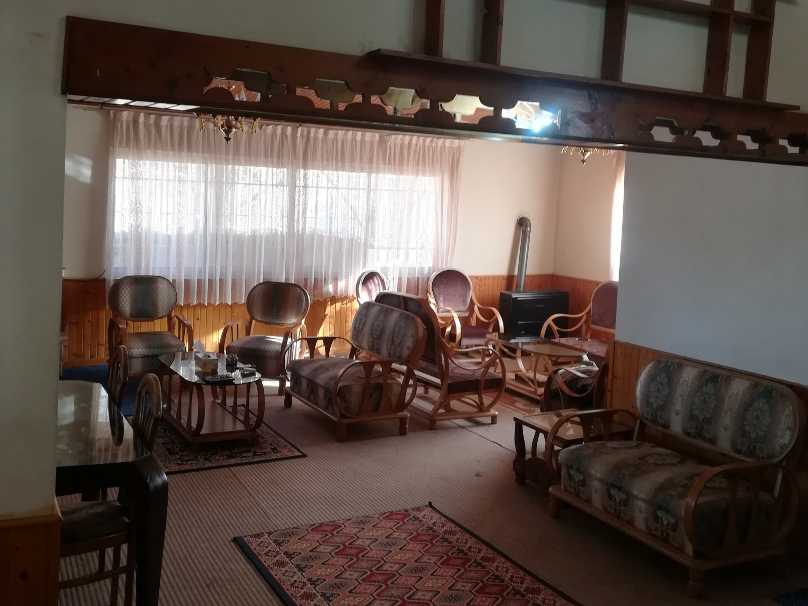 اتاق پذیرایی طبقه همکف
