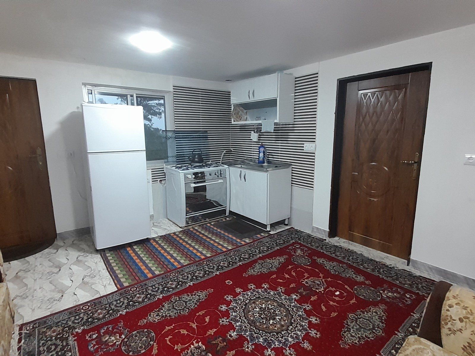 پذیرایی وآشپزخانه