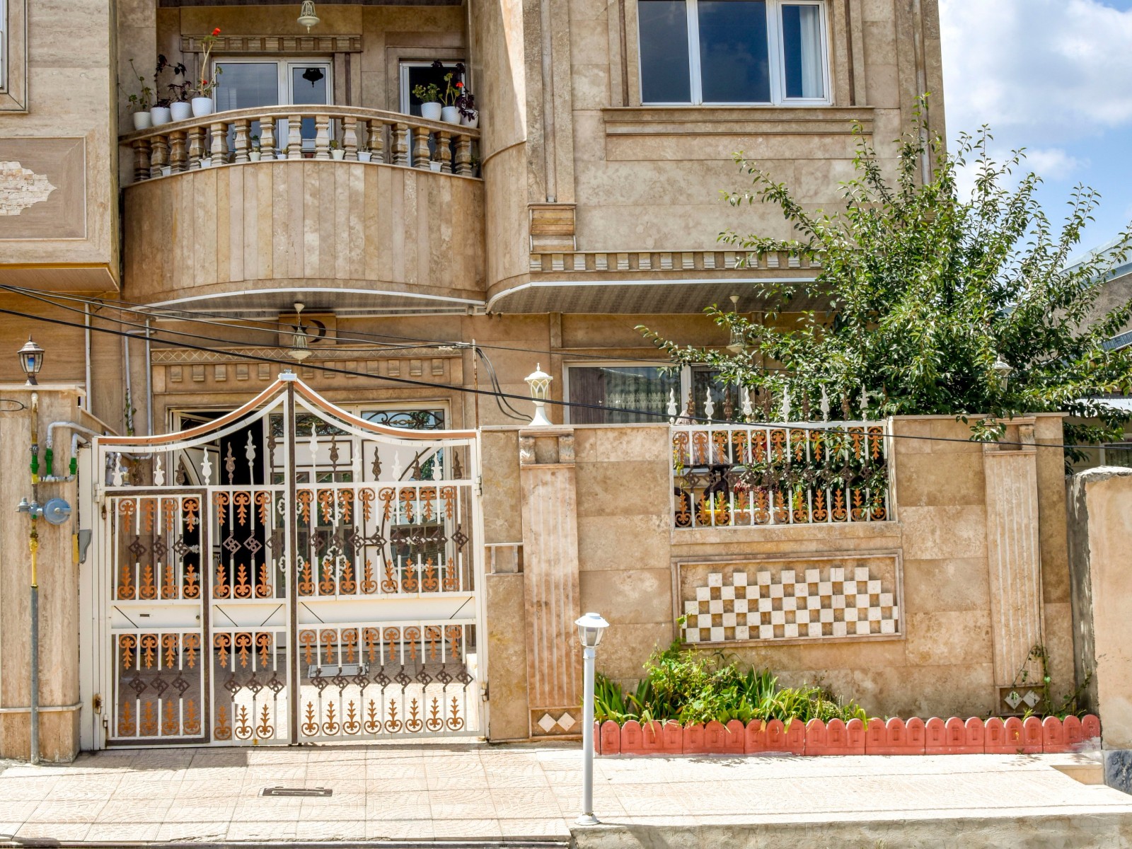 نمای بیرونی ساختمان