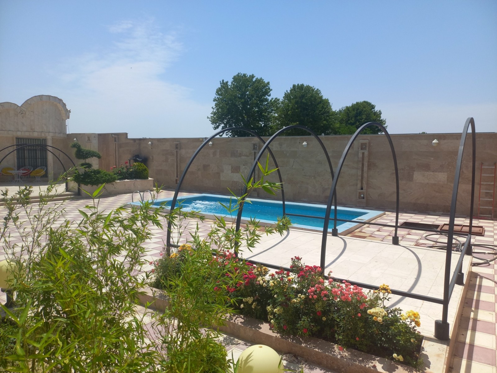 حیاط و استخر حیاط و استخر