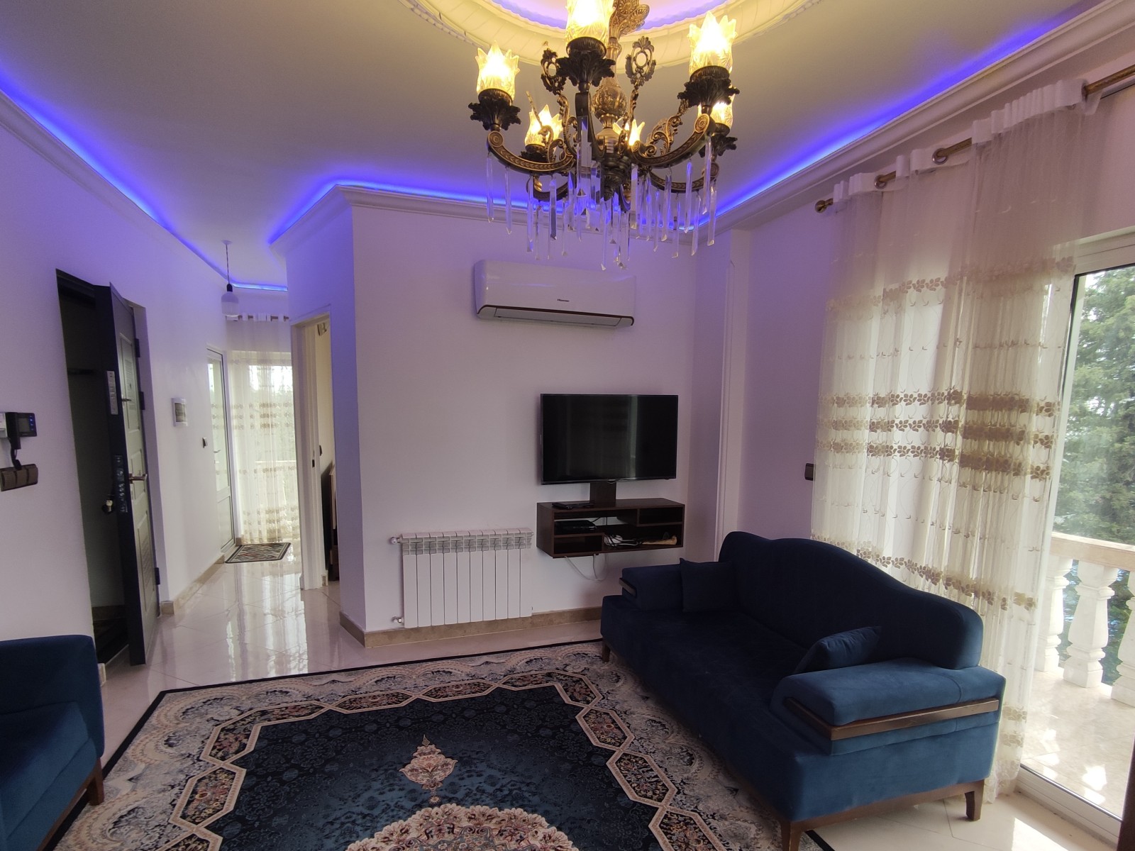 اتاق پذیرایی طبقه دوم