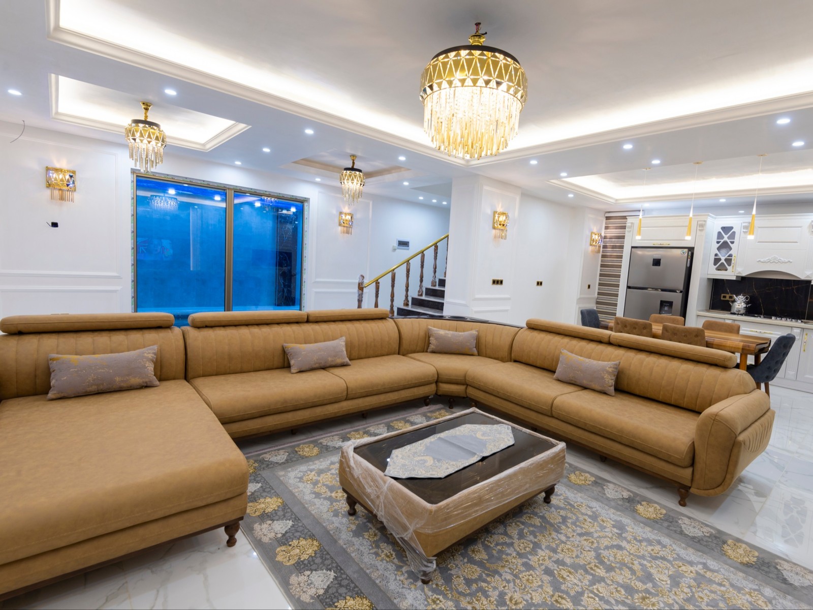 پذیرایی طبقه اول