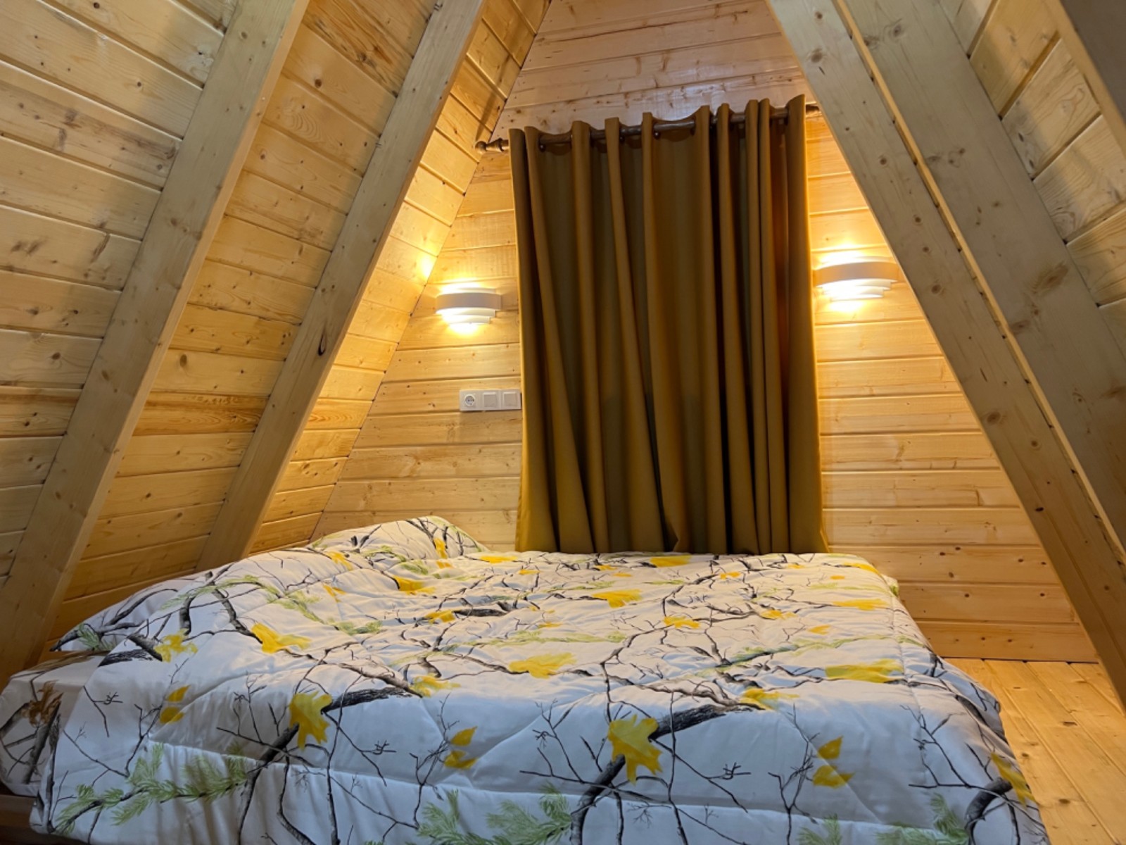 اتاق خواب خواب بصورت نیم طبقه