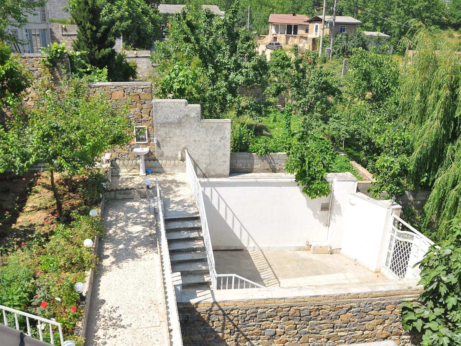 پارکینگ وحیاط