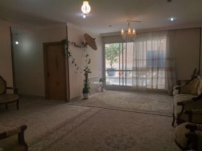 آپارتمان با حیاط اختصاصی نزدیک پل خواجو