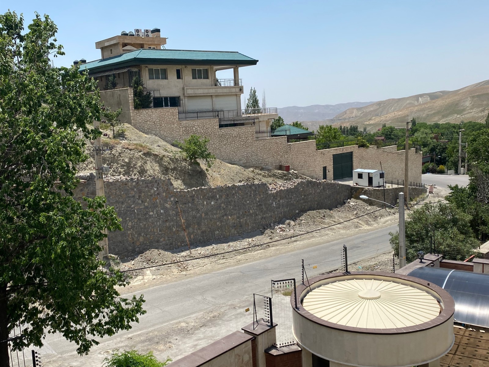 ویو جاده از طبقه دوم