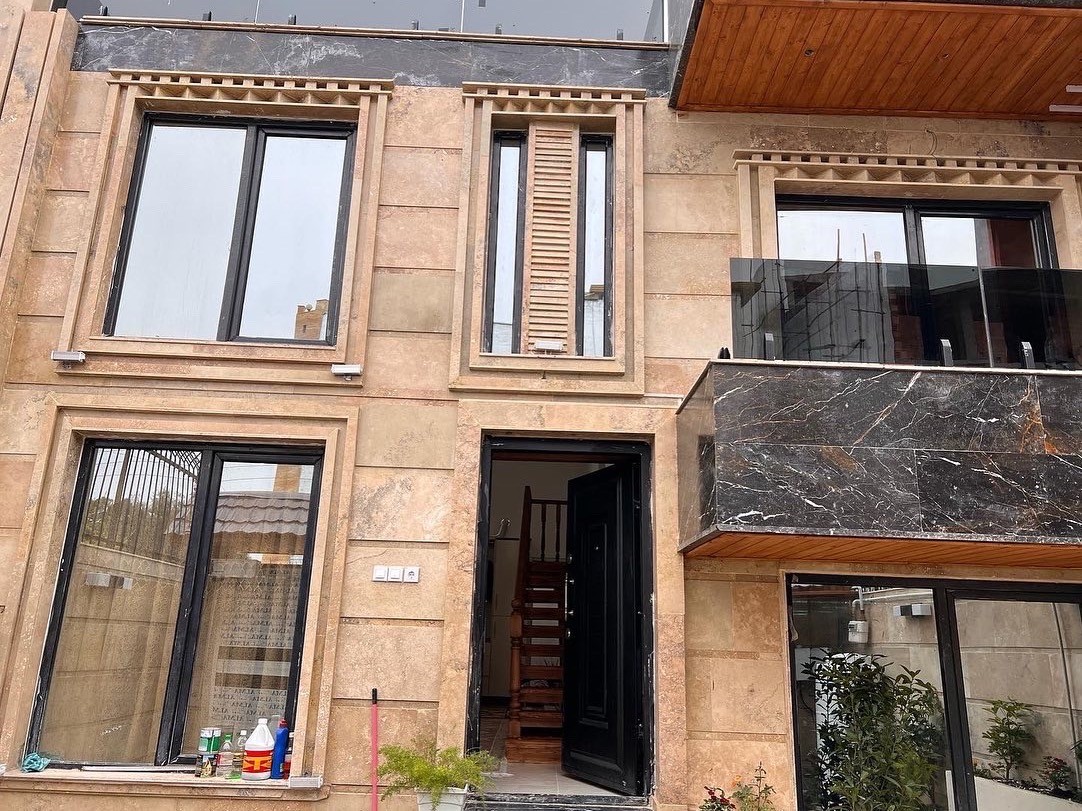 نمای ساختما از حیاط نمای ساختما از حیاط