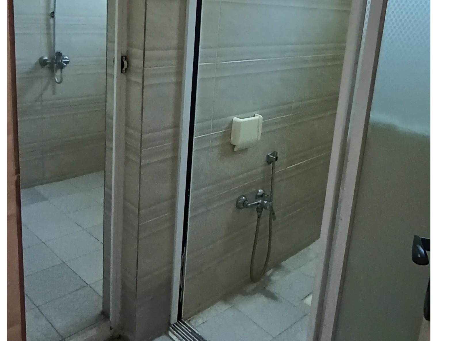سرویس بهداشتی و حمام جدا از هم