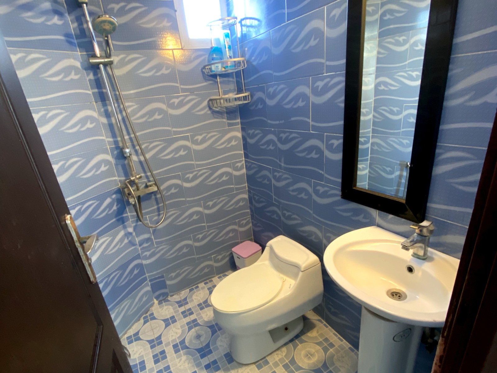 سرویس بهداشتی و حمام سرویس بهداشتی و حمام