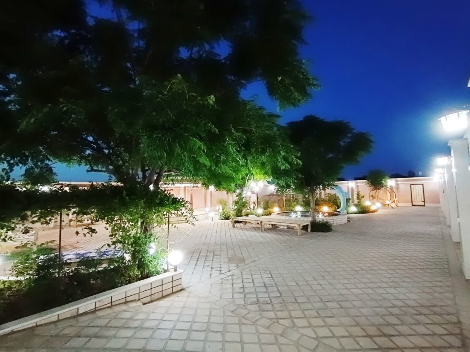 نمای بیرونی ساختمان