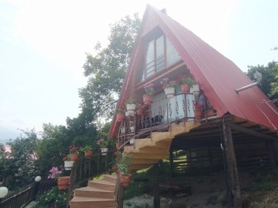 کلبه سوئیسی با منظره ابدی
